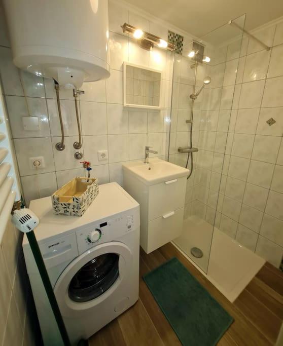 Apartma Juli Zirovnica Exterior foto
